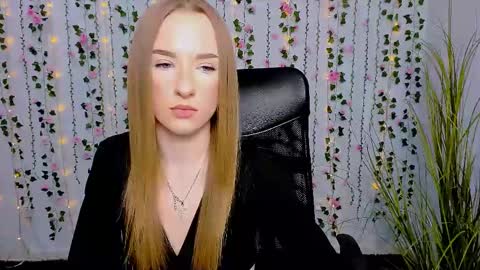 doll_vey online show from March 7, 3:39 pm