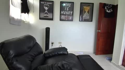 DollarHot30 online show from April 14, 5:08 pm