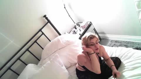 Dollface Killa online show from December 21, 11:11 am