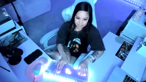 DOLLLFACE online show from February 19, 6:42 am