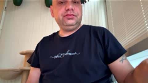 Snapshot of dollpetal chatting on June 8, 2:34 am dollpetal online show from June 8, 2:34 am