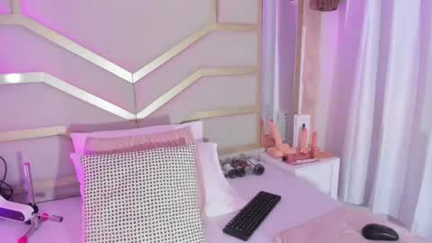 Snapshot of dollsweety chatting on October 1, 8:48 pm Dollsweety online show from October 1, 8:48 pm