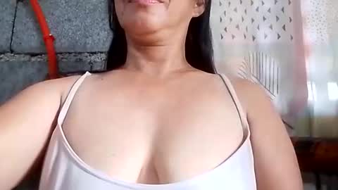 Snapshot of dolly926661 chatting on May 23, 5:01 am dolly926661 online show from May 23, 5:01 am