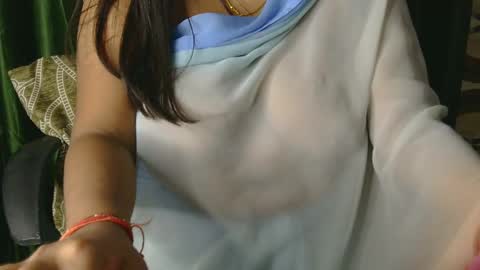 Snapshot of dolly_2 chatting on January 23, 8:15 am dolly_2 online show from January 23, 8:15 am