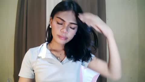 Snapshot of dolly_angel2 chatting on December 29, 10:56 am dolly_angel2 online show from December 29, 10:56 am