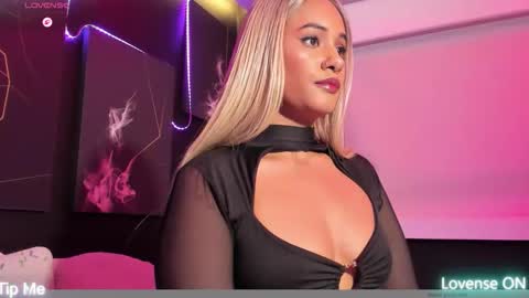 Snapshot of dolly_brownc chatting on December 21, 11:34 pm dolly_brownc online show from December 21, 11:34 pm