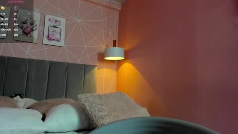 Snapshot of dolly_zoe chatting on December 23, 5:06 am Call me Zoe  online show from December 23, 5:06 am