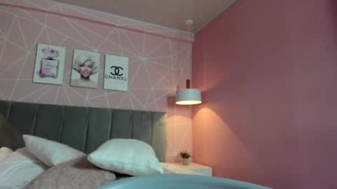 Snapshot of dolly_zoe chatting on January 18, 5:10 am Call me Zoe  online show from January 18, 5:10 am