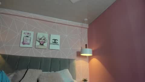 Snapshot of dolly_zoe chatting on September 18, 10:56 pm Call me Zoe  online show from September 18, 10:56 pm