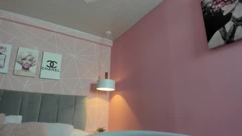 Snapshot of dolly_zoe chatting on September 29, 10:25 pm Call me Zoe  online show from September 29, 10:25 pm