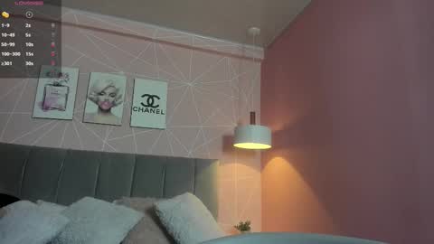 Snapshot of dolly_zoe chatting on October 21, 10:32 pm Call me Zoe  online show from October 21, 10:32 pm