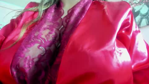 Snapshot of dolly_zoe chatting on October 24, 4:42 am Call me Zoe  online show from October 24, 4:42 am