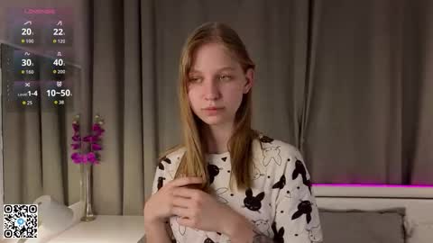Snapshot of dollyburruss chatting on September 27, 6:13 pm Emilia online show from September 27, 6:13 pm