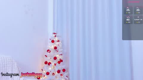 Snapshot of dollyemy chatting on December 27, 7:35 pm Emily new inst justmilyyy online show from December 27, 7:35 pm