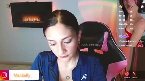 Snapshot of dollykelly_ chatting on February 21, 2:01 am dollykelly_ online show from February 21, 2:01 am