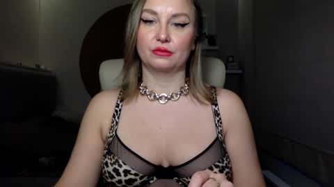 DOM MUMMY online show from December 21, 7:13 am