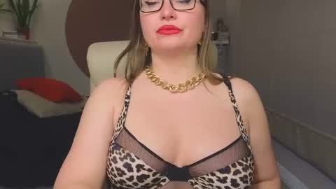 Snapshot of dom_mummy chatting on April 29, 5:52 pm DOM MUMMY online show from April 29, 5:52 pm