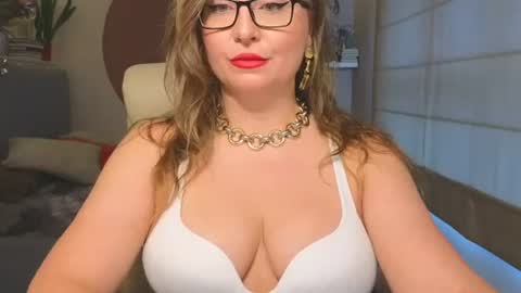 DOM MUMMY online show from July 19, 5:44 am