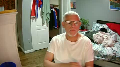 Snapshot of doman54 chatting on April 20, 12:52 pm doman54 online show from April 20, 12:52 pm