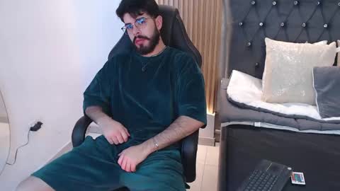 domboy  online show from May 26, 8:49 pm