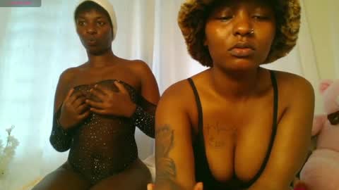 Snapshot of domecesy chatting on June 2, 11:34 am Amarie noels online show from June 2, 11:34 am