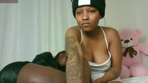 Snapshot of domecesy chatting on August 8, 10:12 pm Amarie noels online show from August 8, 10:12 pm