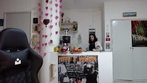 Snapshot of domenica_dos_ouros chatting on June 21, 9:50 pm sweet domme online show from June 21, 9:50 pm