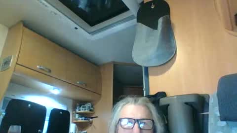 domiande online show from February 9, 9:52 pm