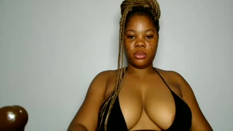 Snapshot of domina_veloura27 chatting on July 4, 10:32 am laura online show from July 4, 10:32 am