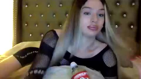 Snapshot of dominabrat chatting on October 18, 6:26 am Marissa Rae online show from October 18, 6:26 am