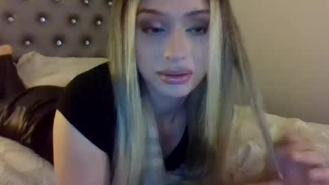 Snapshot of dominabrat chatting on November 12, 6:03 am Marissa Rae online show from November 12, 6:03 am