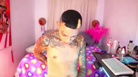 Snapshot of dominant_gay_xxx chatting on October 22, 6:57 am jjhoy online show from October 22, 6:57 am