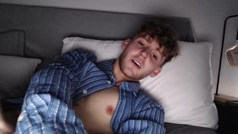 Snapshot of dominantalex182 chatting on February 8, 2:27 pm Alex...  online show from February 8, 2:27 pm