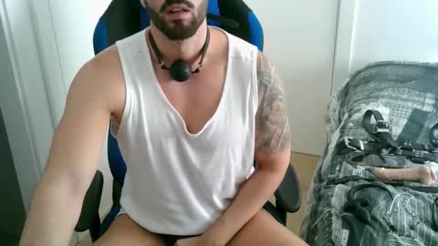 Snapshot of dominatedtitan chatting on October 24, 9:17 am DominatedTitan online show from October 24, 9:17 am