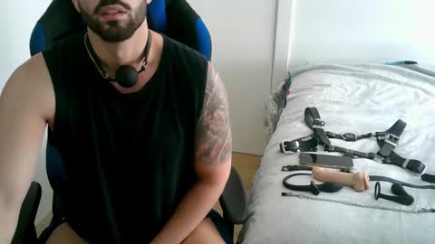 Snapshot of dominatedtitan chatting on October 26, 10:10 am DominatedTitan online show from October 26, 10:10 am