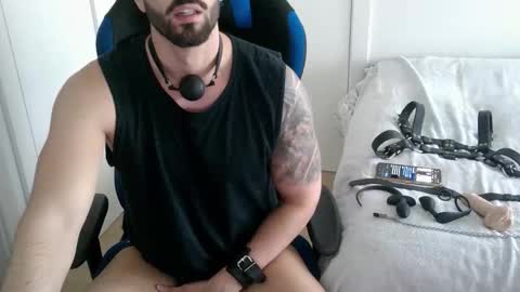 Snapshot of dominatedtitan chatting on November 9, 2:15 pm DominatedTitan online show from November 9, 2:15 pm