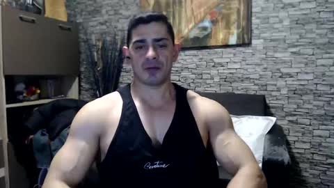 Snapshot of dominatemuscle chatting on December 18, 5:21 pm Kevin online show from December 18, 5:21 pm