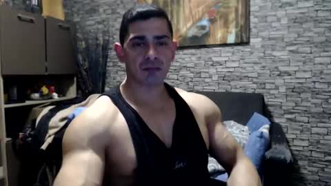 Snapshot of dominatemuscle chatting on December 19, 10:10 pm Kevin online show from December 19, 10:10 pm