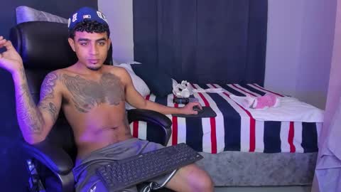 Snapshot of dominic_brand chatting on September 25, 12:58 am Brandon online show from September 25, 12:58 am