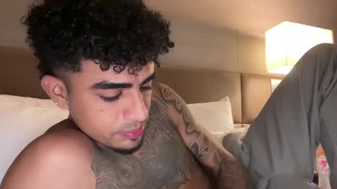 Snapshot of dominic_brand chatting on October 12, 4:33 am Brandon online show from October 12, 4:33 am