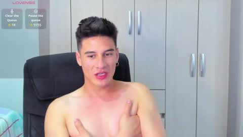 Snapshot of dominic_radccliffe chatting on June 27, 2:27 am Your real love online show from June 27, 2:27 am