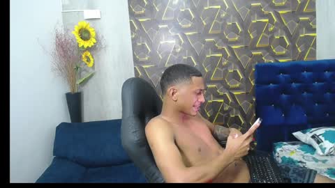 Snapshot of dominic_smith_ chatting on April 2, 2:42 am dominic_smith_ online show from April 2, 2:42 am