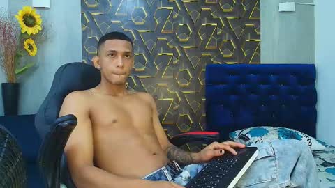 dominic_smith_ online show from April 23, 4:03 am