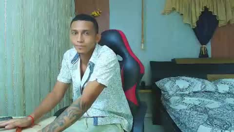 dominic_smith_ online show from June 10, 4:34 am