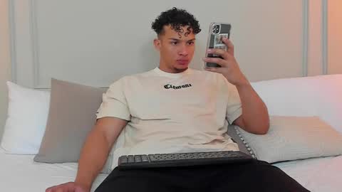 Dominick Star online show from March 2, 3:24 am