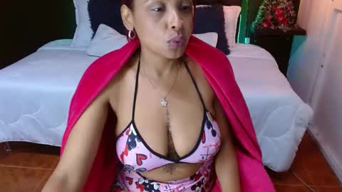 Snapshot of domink_gilr chatting on December 22, 9:44 am  D O M I N K  online show from December 22, 9:44 am