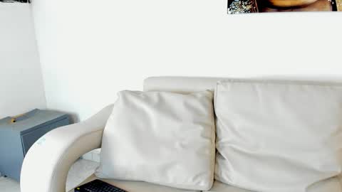 dominyck_ online show from April 4, 6:49 pm