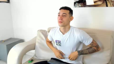 dominyck_ online show from April 5, 7:55 pm