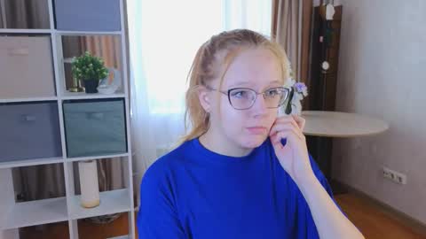Snapshot of domoniqueepperley chatting on October 12, 5:17 am Macy online show from October 12, 5:17 am