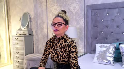 Snapshot of donna_klein chatting on January 10, 10:15 pm Donna online show from January 10, 10:15 pm